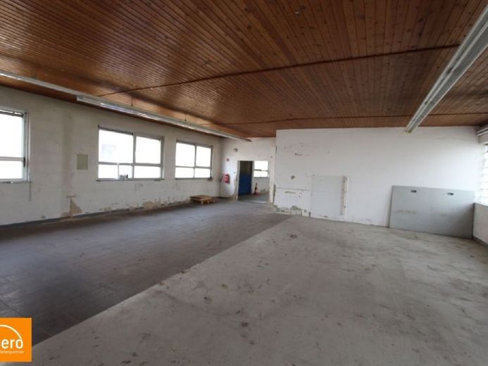 albero:) Gewerbeimmobilie mit Potenzial  Produktions- oder Lagerhalle mit Büro – Foto 1