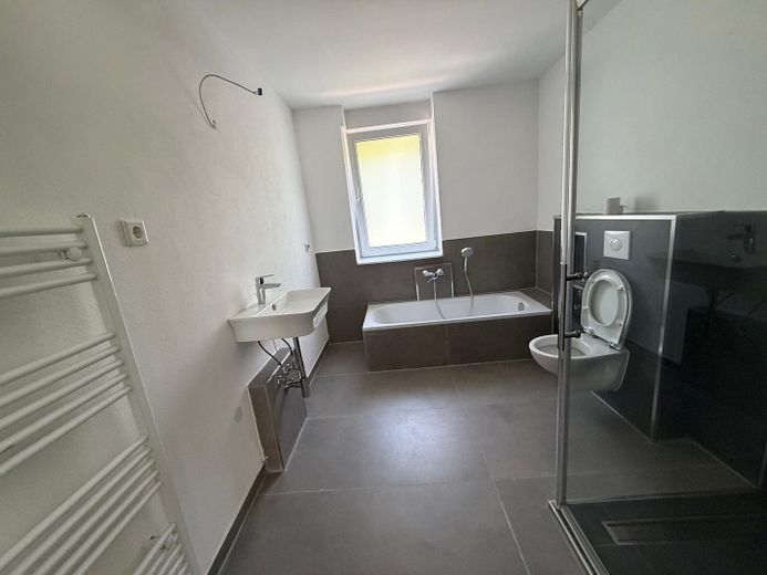 Erdgeschoß-Wohnung mit Gartennutzung und Terrasse Neubau – Foto 4
