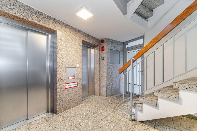 Bezugsfreie 3-Zimmer-Wohnung im 13. Obergeschoss mit zwei Balkonen und Alpenblick – Foto 17