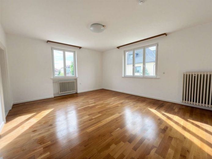 Großzügige 5-Zimmer-Wohnung mit Balkon und Garage in Neustadt! – Foto 1