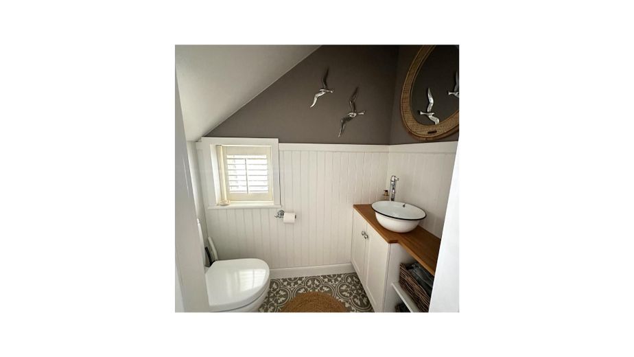 Traumhaus in der Eifel – Gäste WC im Eingangsbereich