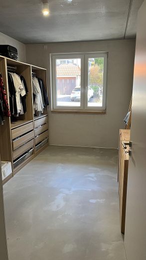 4-Zimmer-Wohnung mit großem Garten, Terrasse & Garage – Ankleide/Kinderzimmer 2