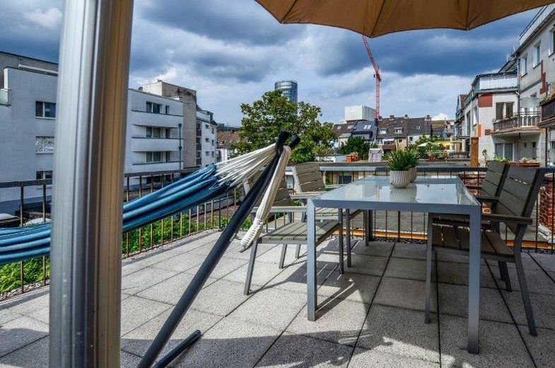 Deutz, mieszkanie 2,5-pokojowe z dużym tarasem na dachu...Umeblowane mieszkanie Kolonia-Deutz – Terrasse