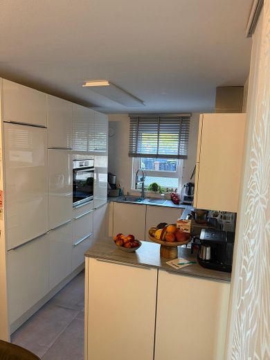 Hochwertige Doppelhaushälfte in Feldrandlage mit Südterrasse und Garten in Nieder-Olm – Küche