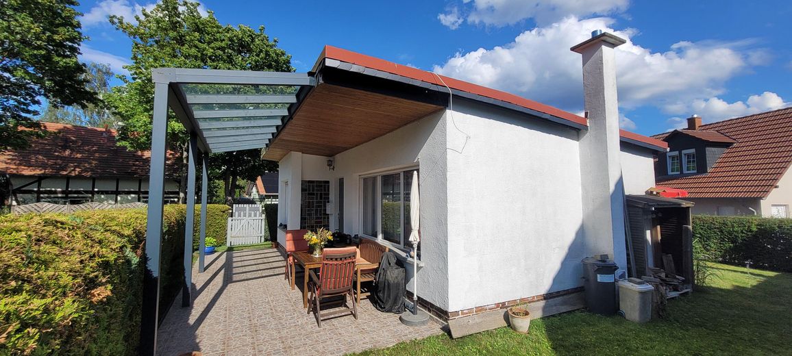 überdachte Terrasse vorne