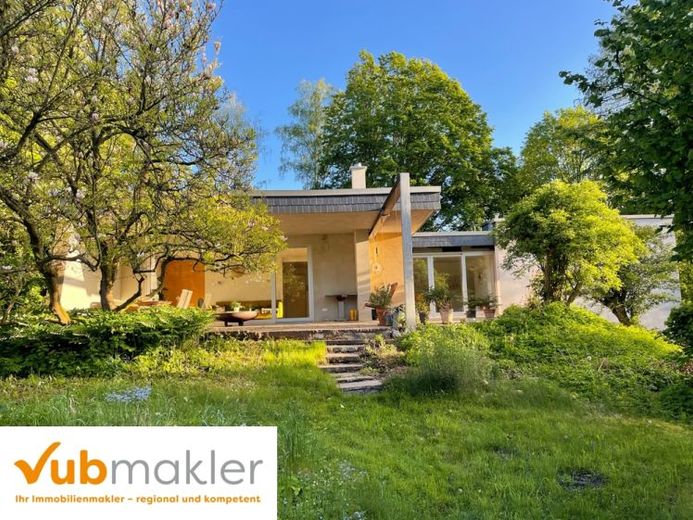 Rarität im Fichtelgebirge: Kernsanierter Bauhaus-Bungalow mit 163 qm auf 7.500 qm Parkgrundstück – Foto 1
