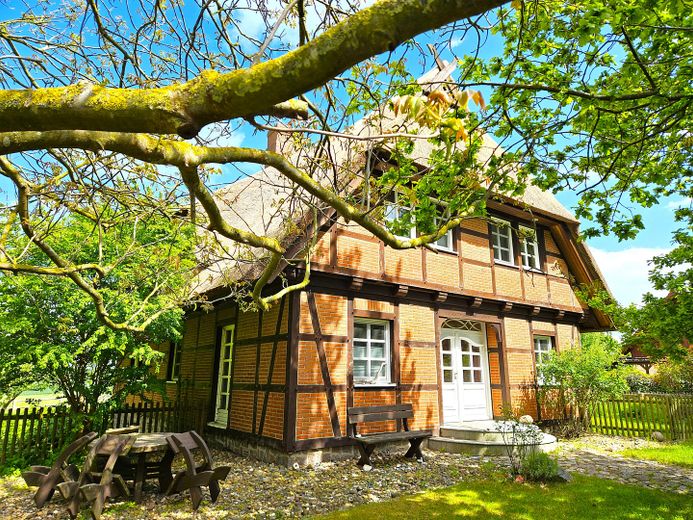 Landhaus unweit von Schwerin - Nachlaß bei zügiger Übernahme – Eingangsgiebel