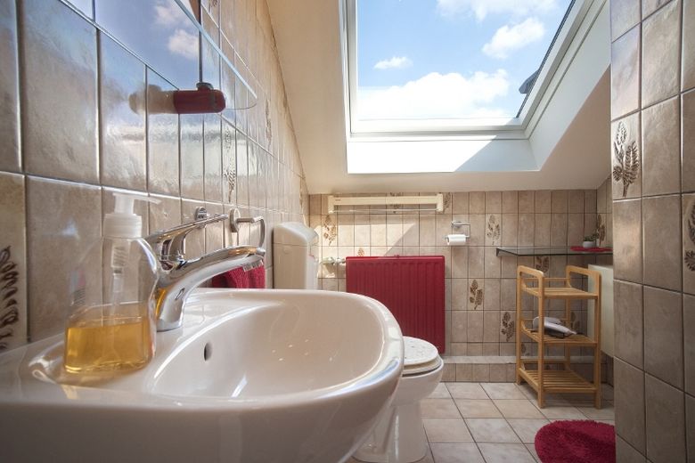 Acogedor y atractivo apartamento abuhardillado con un maravilloso balcón, en una zona residencial tranquila y con buenas posibilidades de aparcamiento – 047e16a189d486e7c82b2d615585f9e60936f23f.jpg