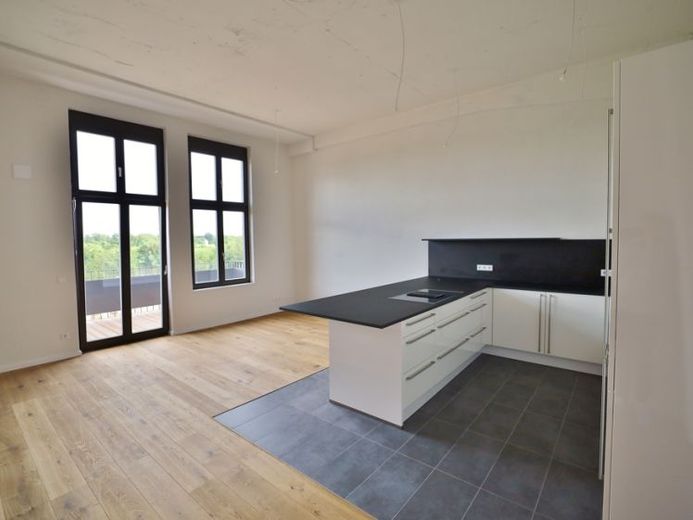 ++ Luxuriöses Wohnen mit industriellem Touch - 3 Zimmer mit Balkon und Mainblick ++ – Foto 1