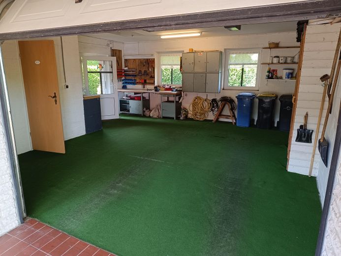 Traumhaus mit Sauna & großzügigem Gartengrundstück in Aurich-Wiesens – Provisionsfrei – PKW-Garage mit Werkbank u. WC