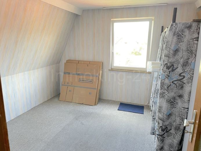 ++ EIN- ZWEIFAMILIENHAUS MIT GROSSEM POTENTIAL!! ++ MEHRGENERATIONEN WOHNEN MÖGLICH! – HOBBYRAUM DACHGESCHOSS
