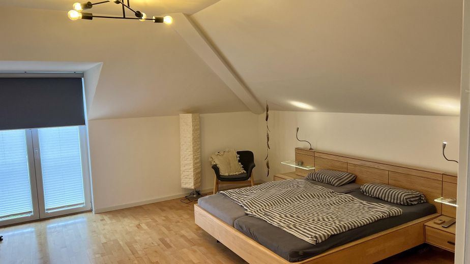 Emménager plutôt que rénover – maison jumelée de haute qualité avec jardin – Schlafzimmer 2. OG