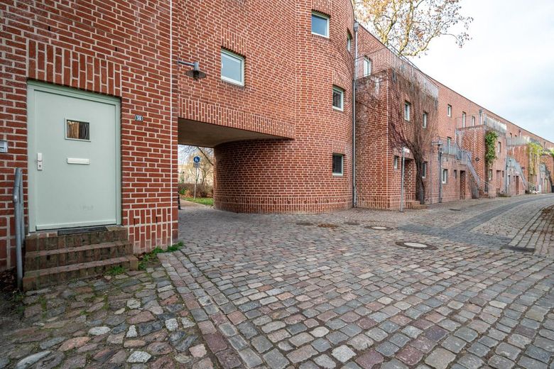 Wyjątkowe mieszkanie 1,5-pokojowe z działką ogrodową przy murach miejskich w centrum Greifswaldu – Wohnen an der Stadtmauer 