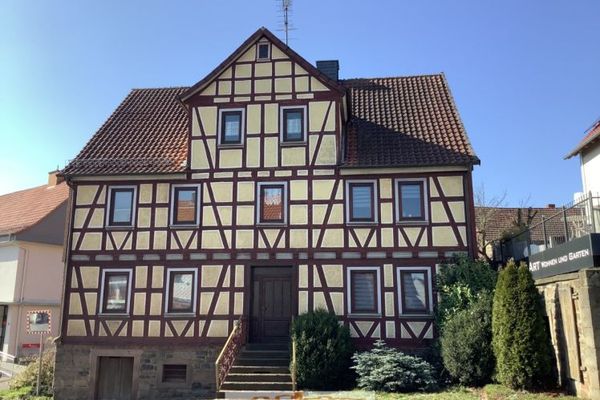 Appena RIBASSATO: Grande casa di campagna a Herbstein - con video a 360°
