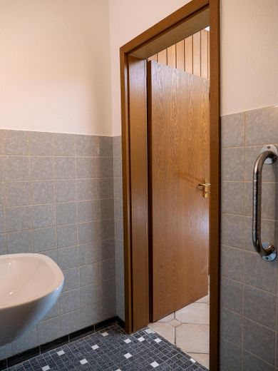 Renovierte 4-Zimmerwohnung in Duisburg-Mittelmeiderich demnächst zu vermieten – WC