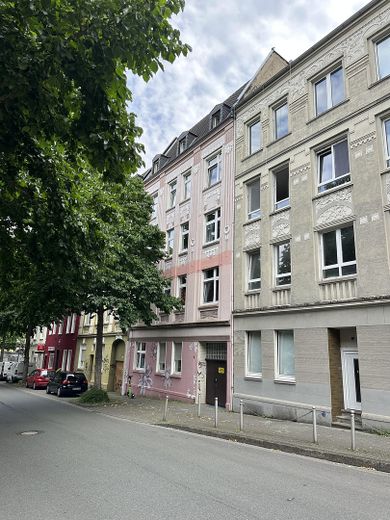 "Tradition trifft Innovation" - Vielseitig nutzbares Haus im idyllischen Backyard in Dortmund – Ansicht Gebäude