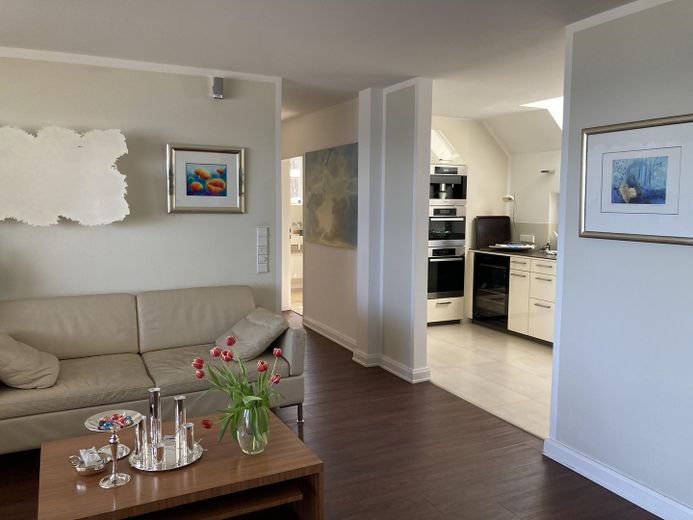 Meerblick ohne Grenzen- Exklusive 4.5 Zimmer Wohnung in erster Reihe von Scharbeutz – Offenes Wohnzimmer