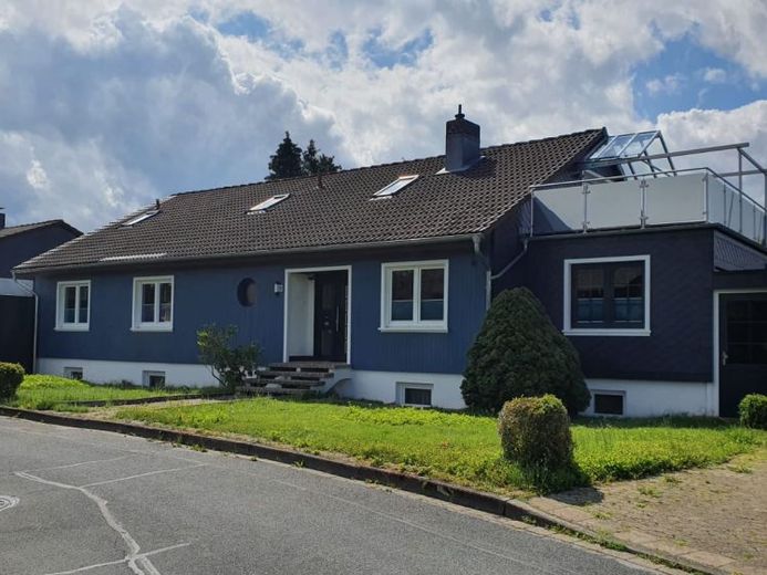 Einfamilienhaus mit Einliegerwohnung – Foto 1
