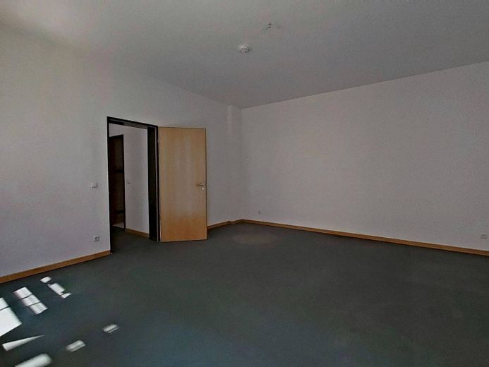 Die Blätter fallen, die Miete auch - 1 NKM als Herbstgeschenk: Attraktive 3-Zimmer-Wohnung mit Einbauküche und 2 Balkonen ++ – Ansicht II: Schlafzimmer I