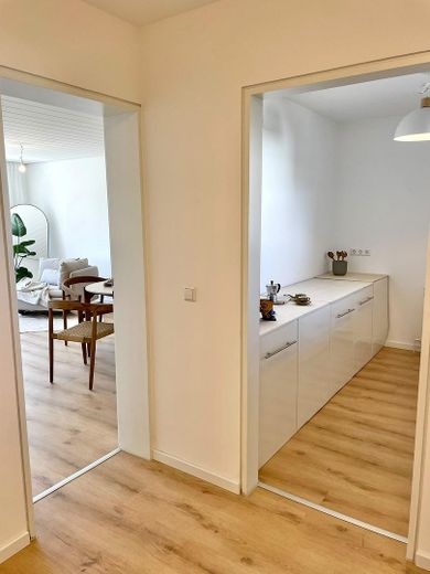 HELLE, MODERNISIERTE UND LICHTDURCHFLUTETE 3-ZIMMER-WOHNUNG MIT SÜDBALKON IN BÖBLINGEN-DAGERSHEIM – Flur