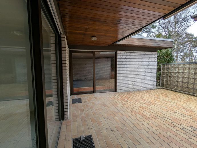 Bungalow adatto alle famiglie, vicino al centro e ben collegato – Terrasse