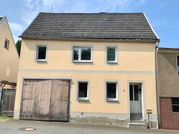 Älteres Wohnhaus mit Hofdurchfahrt ! – Foto 1