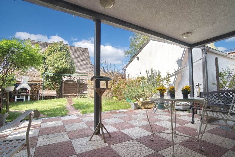 Modern und großzügig wohnen, Erdgeschoss mit Garten und Terrasse, schöne und dabei zentrale Wohnlage, zwei Schlafzimmer, Internetzugang u.v.m. – ffeb8d1bd80d53b224620a18d6df48c7a369a926.jpg