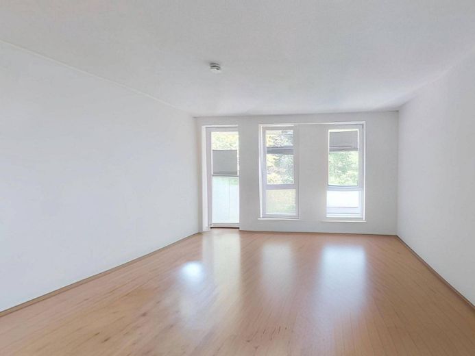** Luminoso appartamento di 2 locali con BALCONE a Hellerhof ** – Ansicht I: Wohn- und Esszimmer