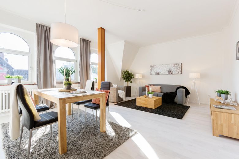 Charmante 3-Zimmer Wohnung mit Küche in Duisburg-Laar – Wohnzimmer