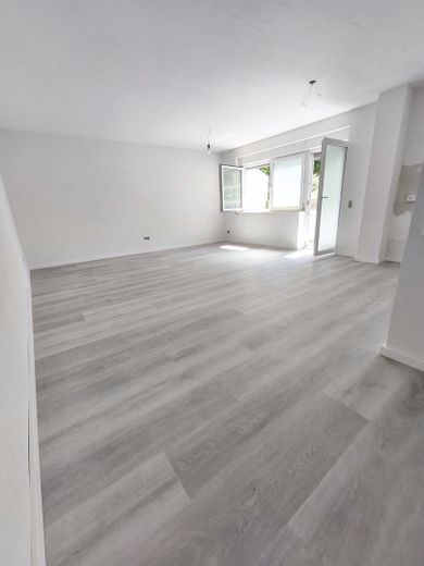Helles großes WohnEsszimmer 