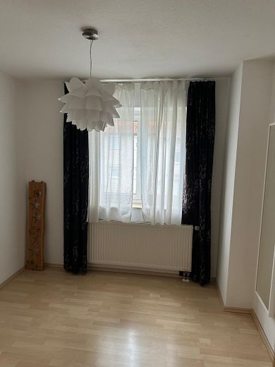 Steinheim'de balkonlu ve park yerli aydınlık 4 odalı daire – Ankleide / Büro / Kinderzimmer
