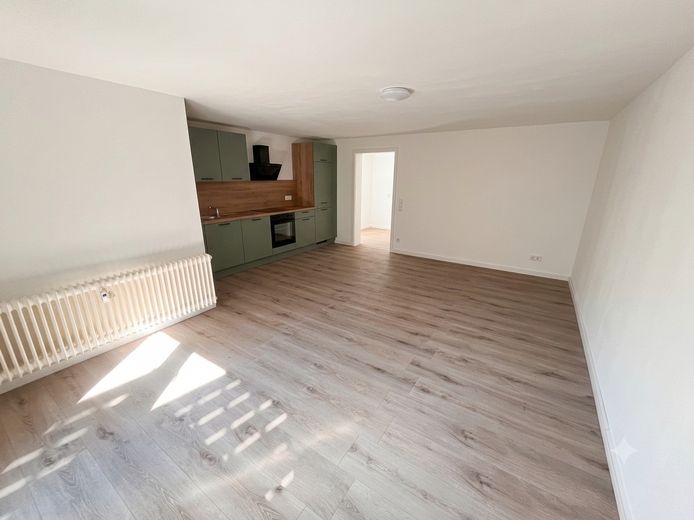 Schöne 2,5-Zimmer-Wohnung mit Südwest-Terrasse & neuer Einbauküche in Duisburg-Baerl – Wohn- Ess und Kochbereich