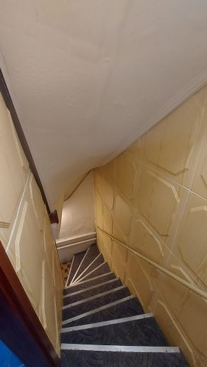 Treppe zwischen EG und Keller