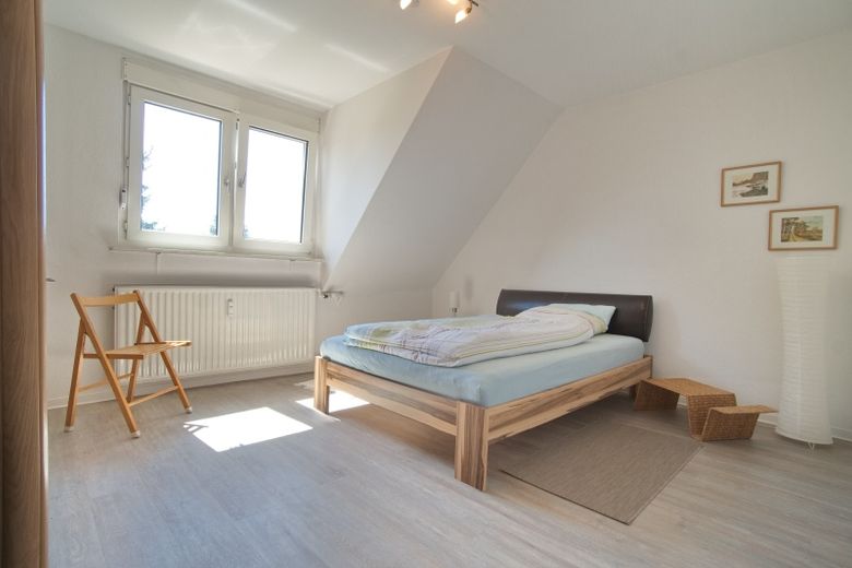 Hell, modern und freundlich möblierte Wohnung, Laufnähe zur Bahnstation (Regionalexpress, Bus), Direktverbindung zur Ruhr Universität – 1824f78980ee3b9b3ebe5ea8b47bf7259b4f5d63.jpg