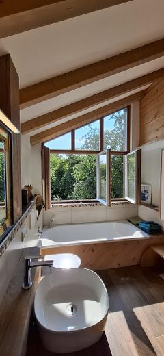 Arrivare. Respirare. Sentirsi a casa. Casa d'architetto in costruzione ecologica in legno – OG Bad Ost