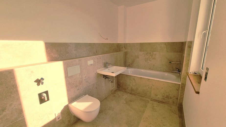 Erstbezug im Grünen: Exklusive 3,5-Zi.-Wohnung mit Premium-EBK & privatem Garten – Bad