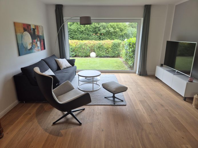 Moderna casa d’architetto ai margini dei campi a Erlenhof - senza provvigione! – Wohnzimmer 1