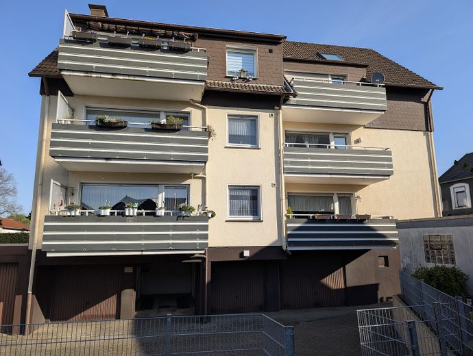 Provisionsfreie attraktive 3,5-Zimmer-Eigentumswohnung mit Garage in ruhiger Lage – Außenaussicht Südseite