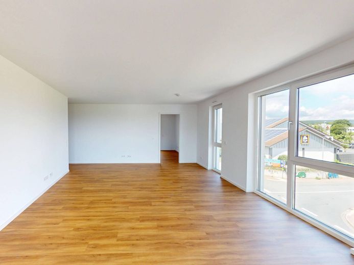 Platz & Komfort, gepaart mit modernem Design: Exklusive 3-Zimmer-Wohnung mit 2 BALKONEN, EBK und 2 Bädern – Ansicht VI: Wohn- und Esszimm…