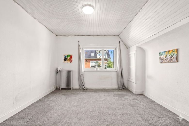 Einfamilienhaus mit Charme in traumhafter Anliegerstraße von Hamburg-Rahlstedt – Zimmer 1 OG virtuell geräumt