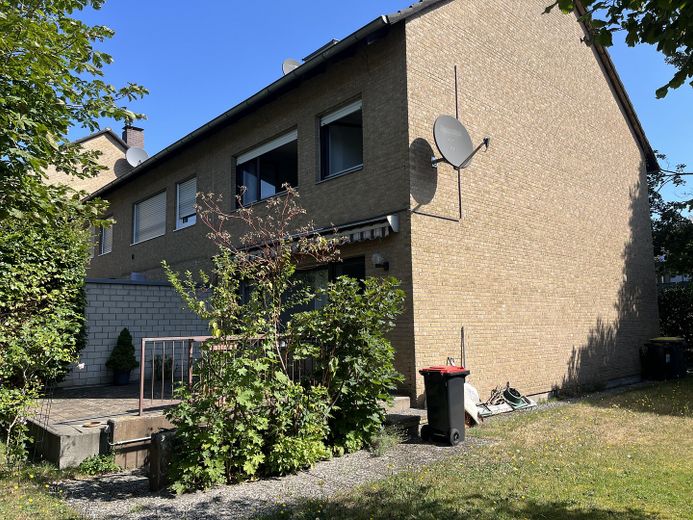 Einfamilienreihenendhaus in ruhiger Lage – Außenansicht aus dem Garten