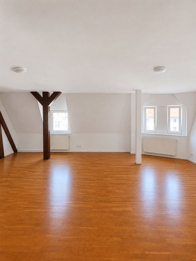 3 Zi Wohnung, WG-geeignet, Einbauküche & Duschbad – ideal für Studenten, 4.OG im Dachgeschoss – Wohnzimmer