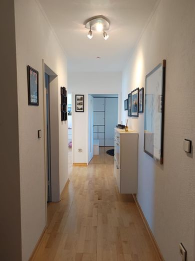 3-Zimmer-Wohnung mit Balkon, Carport & zusätzlichem Hobbyraum (mit eigenem Eingang) – Flur