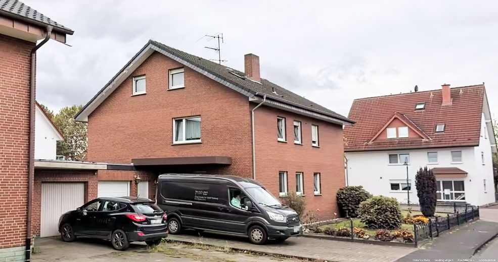 Ein- oder Zweifamilienhaus auf großzügigem Grundstück in zentraler Lage von Harsewinkel – Außenansicht 