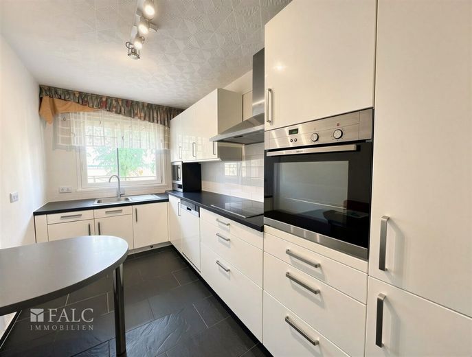 Gut geschnittene 4-Zimmer-Wohnung mit Tiefgaragenstellplatz im Wohnpark – Küche