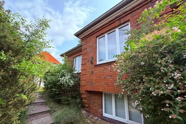 SANS COMMISSION : Charmante maison individuelle dans une rue résidentielle centrale et calme