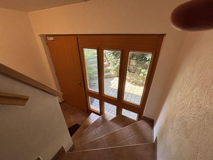 Versatile space wonder in a quiet prime location: your new home or a smart investment! – EG Treppenhaus