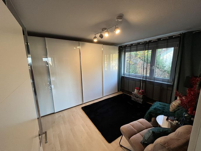 4 - Zimmerwohnung mit atemberaubendem und unverbaubarem Panoramablick im Bieterverfahren – Ankleide/ oder Kinderzimmer