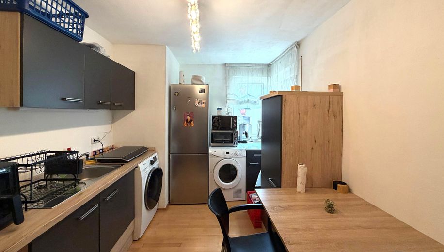 Placement financier avec perspectives – 2 logements loués + parking souterrain | 135 m² | 17.640 € de loyer annuel hors charges – 1-Zi.WHG Küche Essbereich