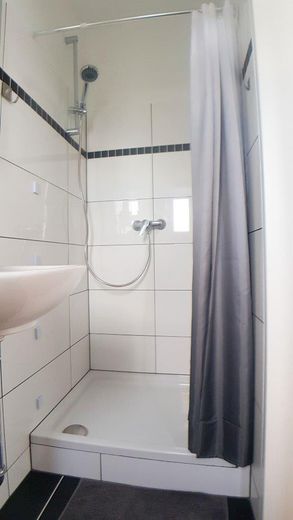 WE 5: aufgefrischtes Duschbad